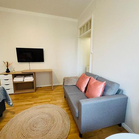Your Chic Vibrant Airbnb Хелзинки Екстериор снимка